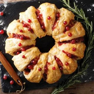 Выпечка из слоеного теста с мясом