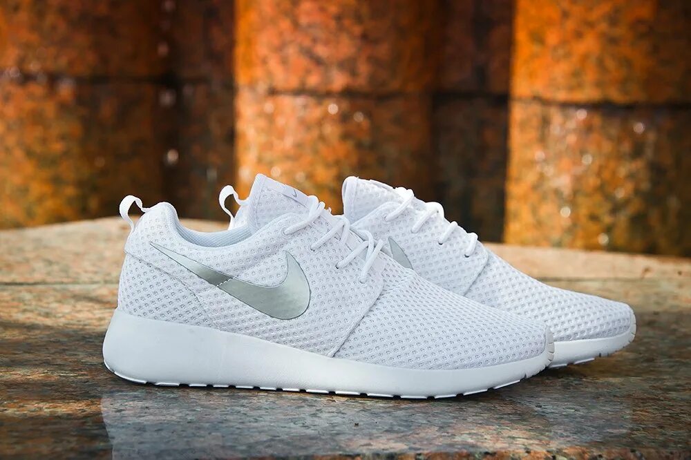 Летние мужские nike. Nike Roshe Run. Кроссовки Nike Roshe Run цвет белый. Nike Roshe Run мужские белые. Adidas Roshe Run.