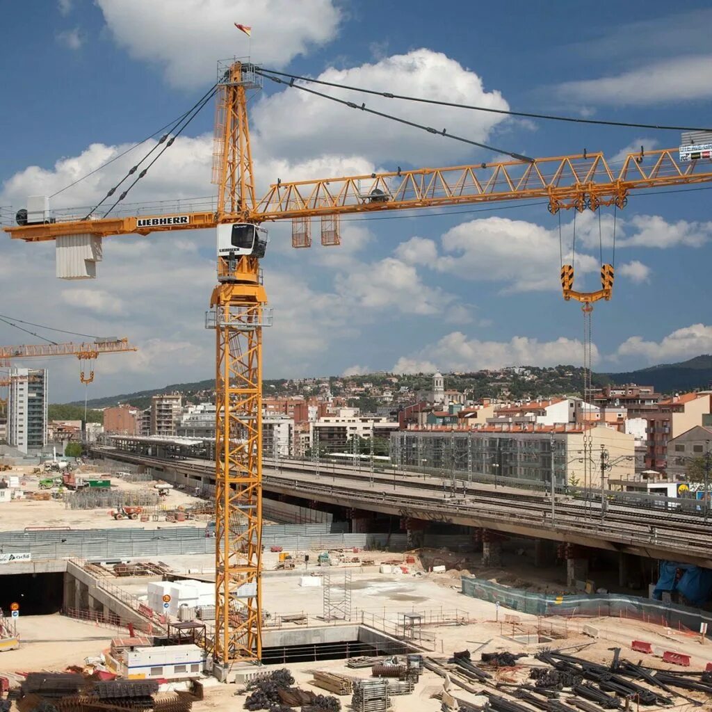 Фото крана. Башенный кран Liebherr 280 EC-h12. Башенный кран Liebherr 91ec. Башенный кран Liebherr 71 EC-b5. Liebherr 550 EC-h40.