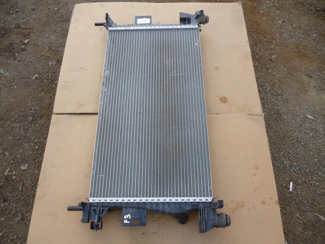 Радиатор форд фокус 3. 6. Радиатор фокус 3 2. Бу радиатор на форд фокус 2 в барнауле. Радиатор охлаждения двигателя форд фокус 2 1.