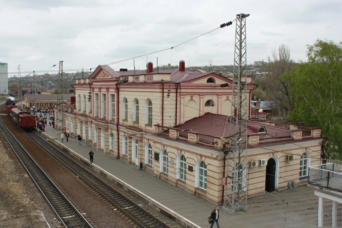 Ржд новочеркасск телефон. ЖД вокзал Новочеркасск. Новочеркасск Железнодорожный вокзал. Станция Новочеркасск. ЖД станция Новочеркасск.