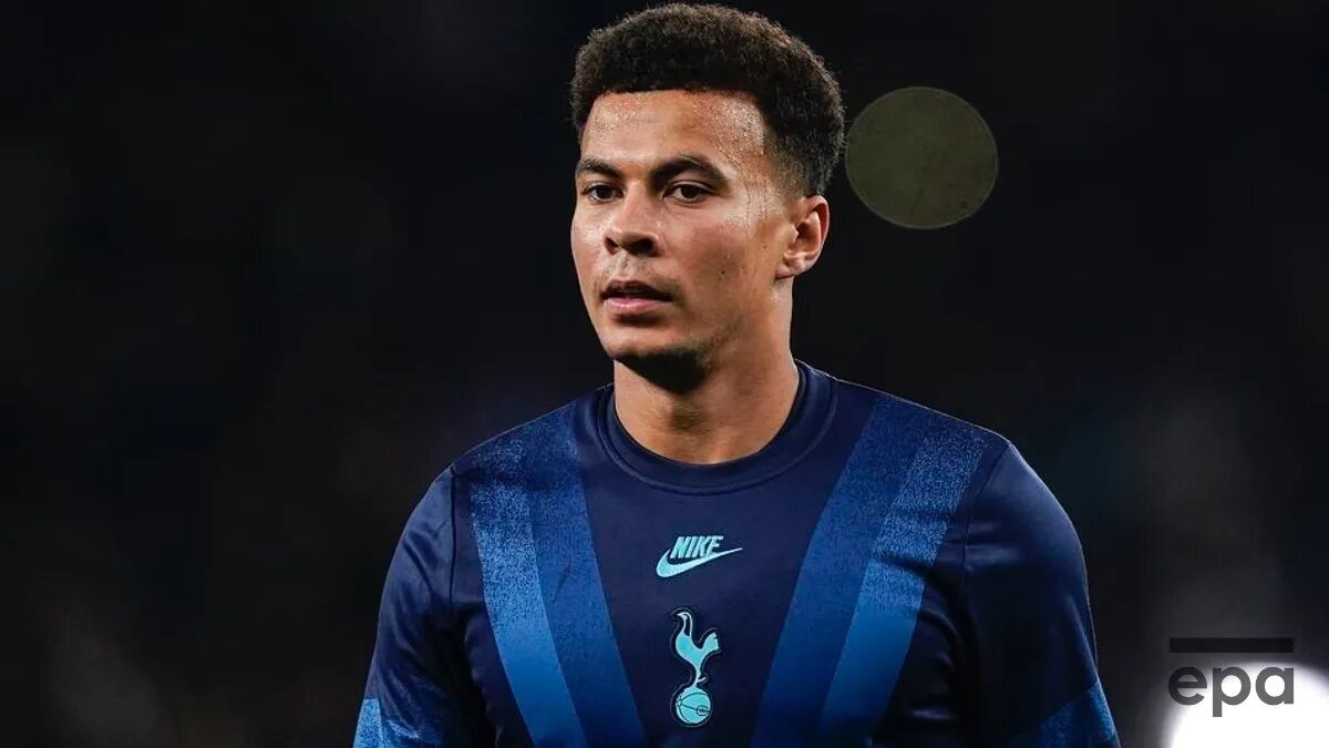 Дели алы. Delle Alli футболист. Delle Alli футболист 2022. Dele Alli Tottenham.