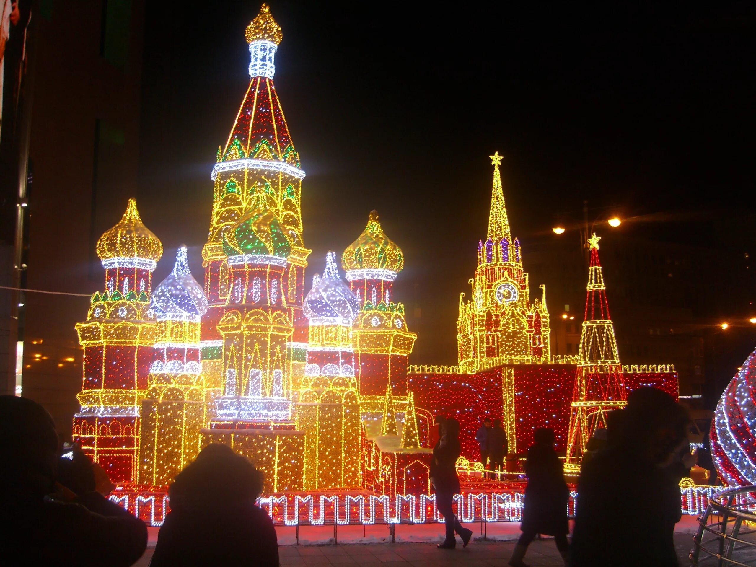 Москва где украсили. Новогодняя Москва. Новогоднее украшение города. Иллюминация на красной площади. Новый год в Москве.