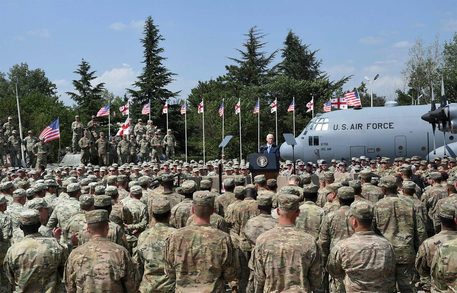 Нато в 99. Военная база НАТО В Очаково. Военная база НАТО на Украине. Военная база НАТО В Румынии. Украина Очаково база НАТО.