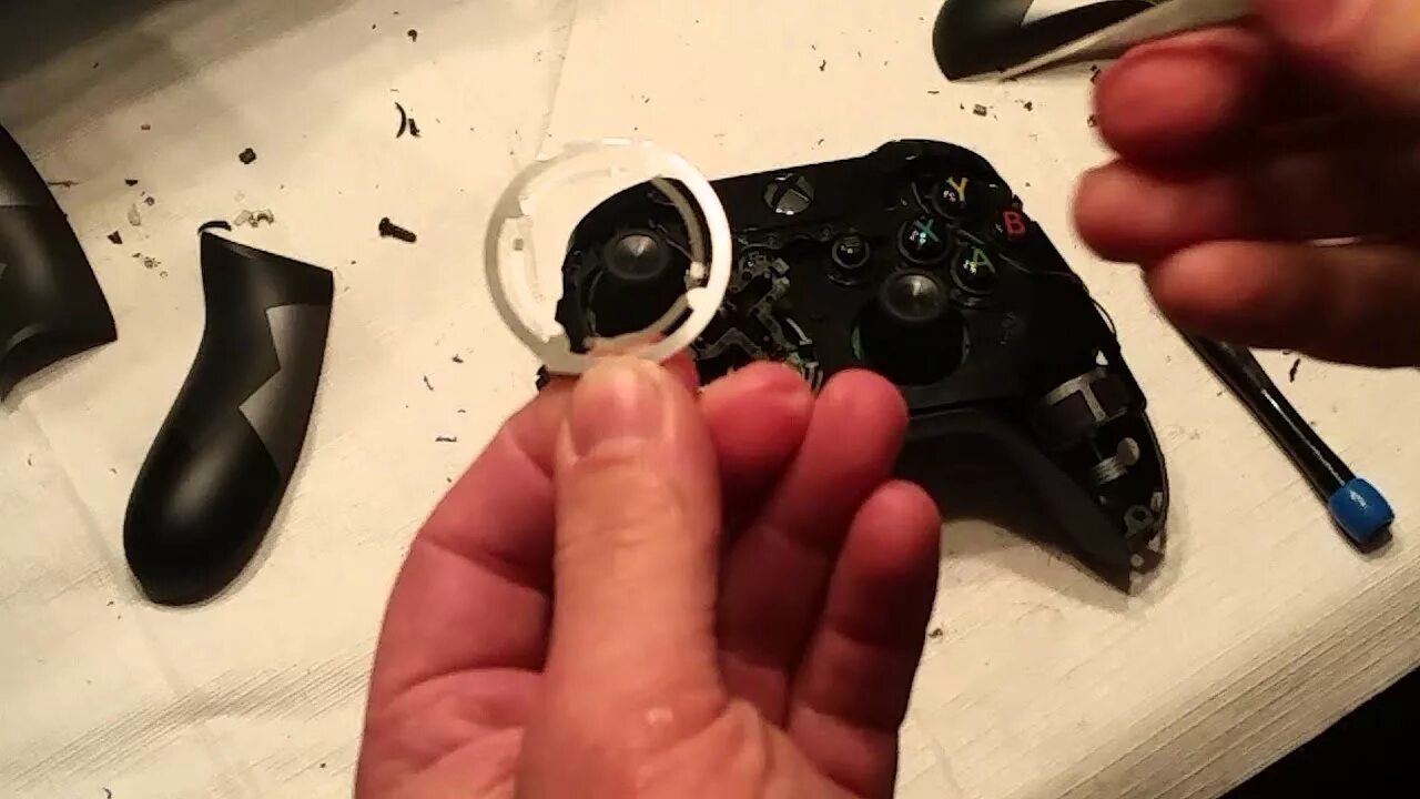 Как разобрать xbox one. Xbox 360 Transforming d-Pad Controller. D-Pad Xbox one. Правый триггер Xbox one. Геймпад Xbox one разборка.