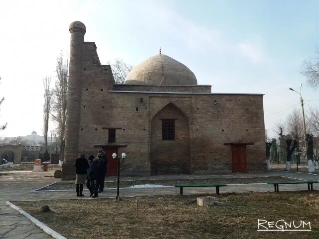 Мавзолей Карахана Тараз. Мавзолей Карахан баба. Мавзолей ДАУЫТБЕКА. Карахан Казахстан.