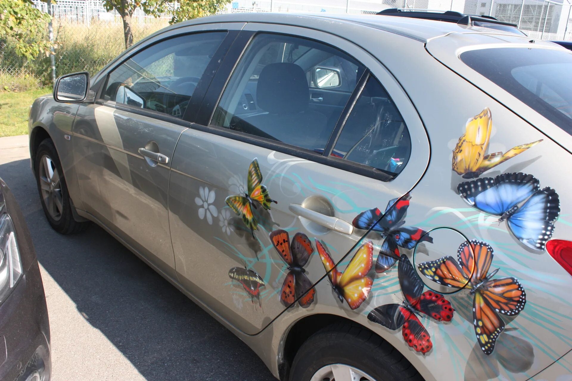 винил аэрография. аэрография в москве. несложная аэрография. майк лаваль аэрография. красивая аэрография на автомобилях.