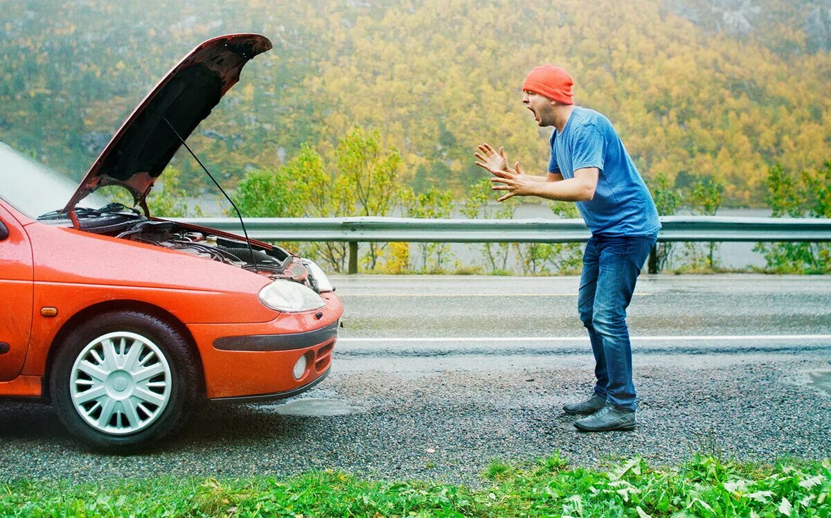 He doesn t a car. Поломка машины. Неисправный автомобиль. Поломалась машина. Сломалась машина на дороге.