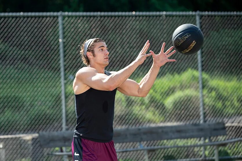 Catching a Ball. Катчинг. Атонг бол. Сэмюэл Болл Возраст.