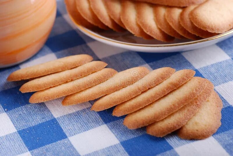 LINGUE DI GATTO (CAT'S TONGUES COOKIES) - Mangia Magna Итальянские блюда, Идеи д