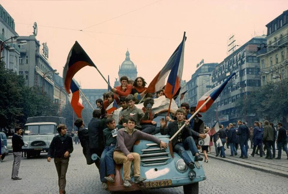 Прага август 1968. Вторжение в Чехословакию 1968. Советская армия в Праге 1968 года.