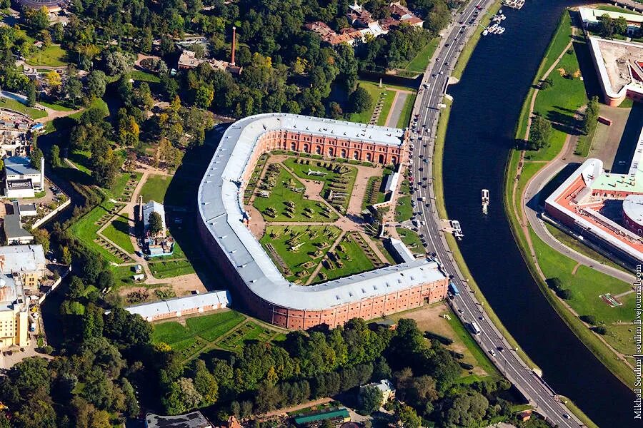 Кронверк это. Кронверк музей артиллерии в Санкт-Петербурге. Кронверк Петропавловской крепости. Петропавловская крепость артиллерийский музей. Кронверкский остров СПБ.