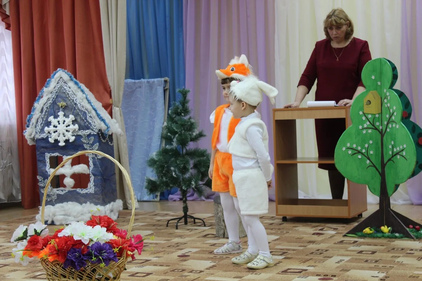 Современные сказка инсценировка. Инсценировка сказки заюшкина избушка. инсценировка заюшкина избушка. инсценирование сказки. инсценировки в детском саду.