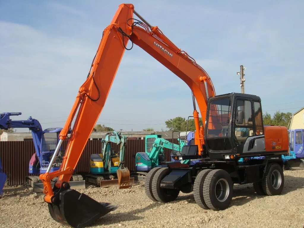 Купить экскаватор 200. Японский экскаватор Хитачи. Hitachi ZX 120. Экскаватор японский 200. Японский колесный экскаватор.