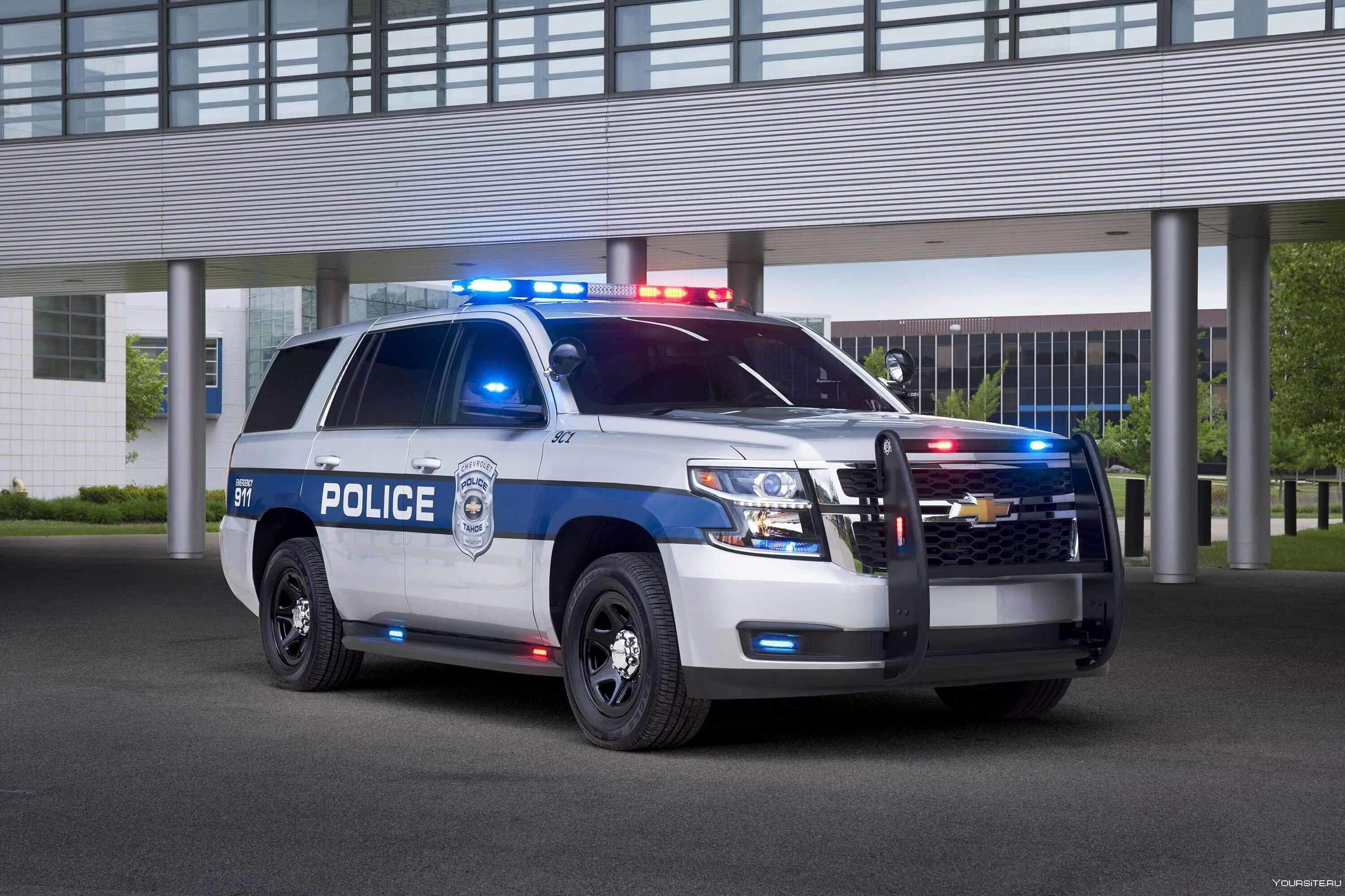 Полицейские машины в америке. Chevrolet Tahoe 2015 Police. Chevrolet Tahoe Police Interceptor. Шевроле Тахо Police. Шевроле Тахо полиция.