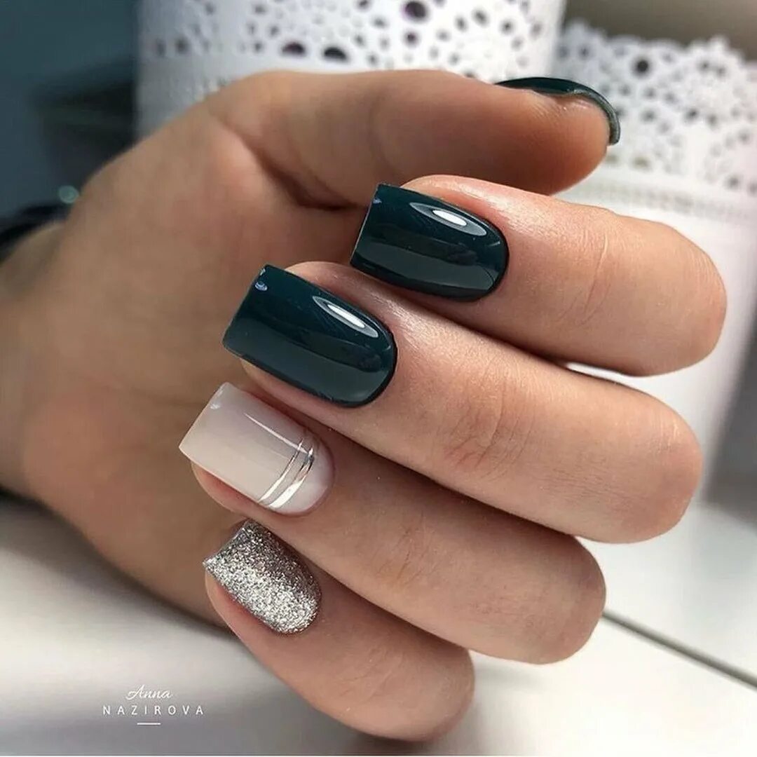 Маникюр на короткие ногти квадратной формы темные