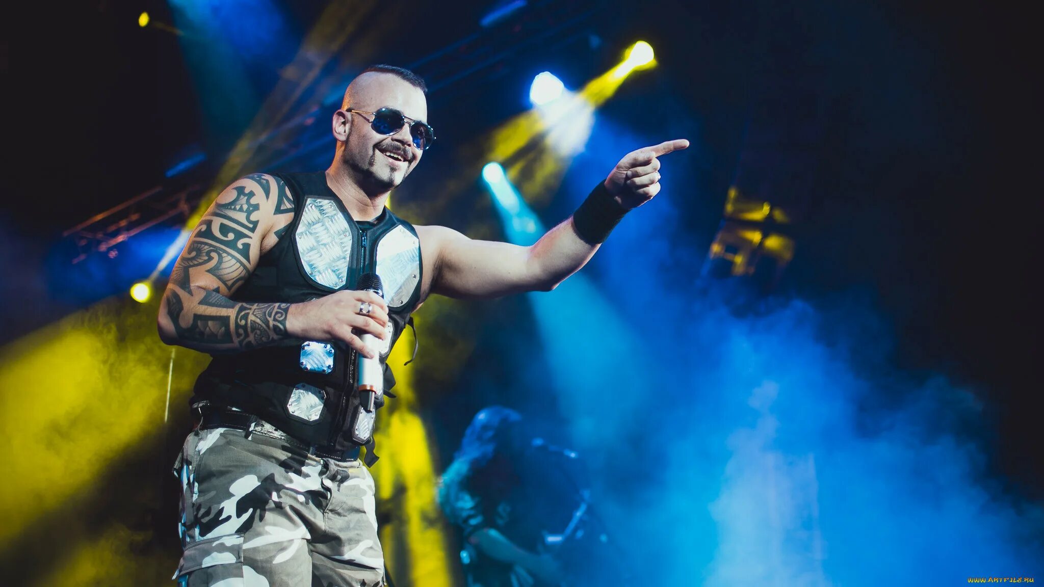 Сабатон группа. Sabaton Йоаким Броден. Sabaton вокалист. Йоаким Броден 2020.