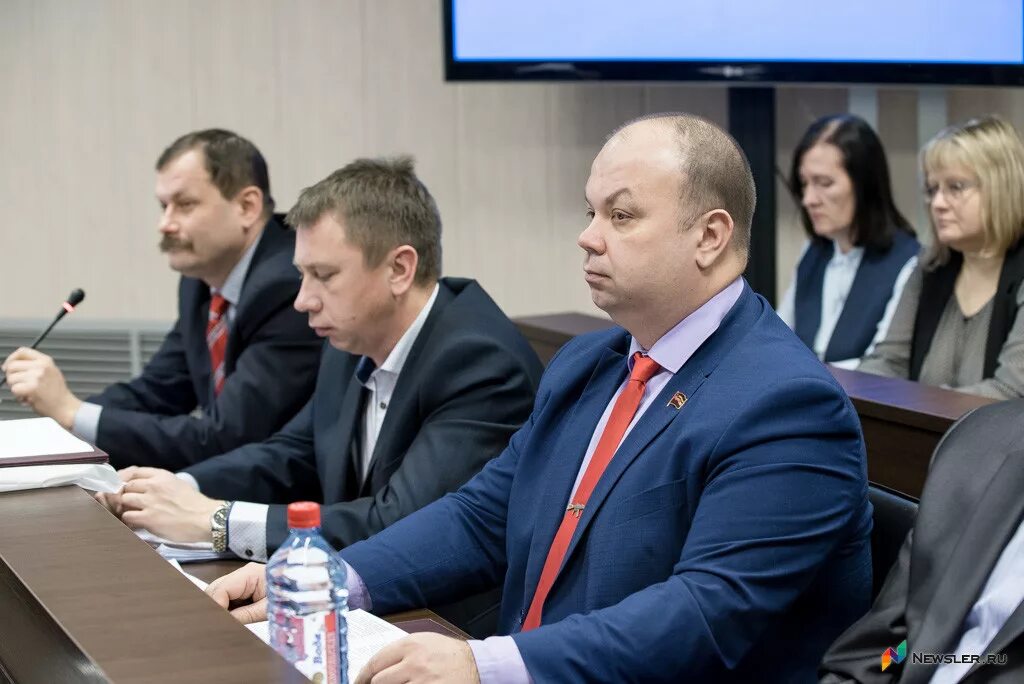 Кировская городская дума. Депутатами кировской городской. Депутатами кировской городской. Депутат киров. Кировская городская дума.