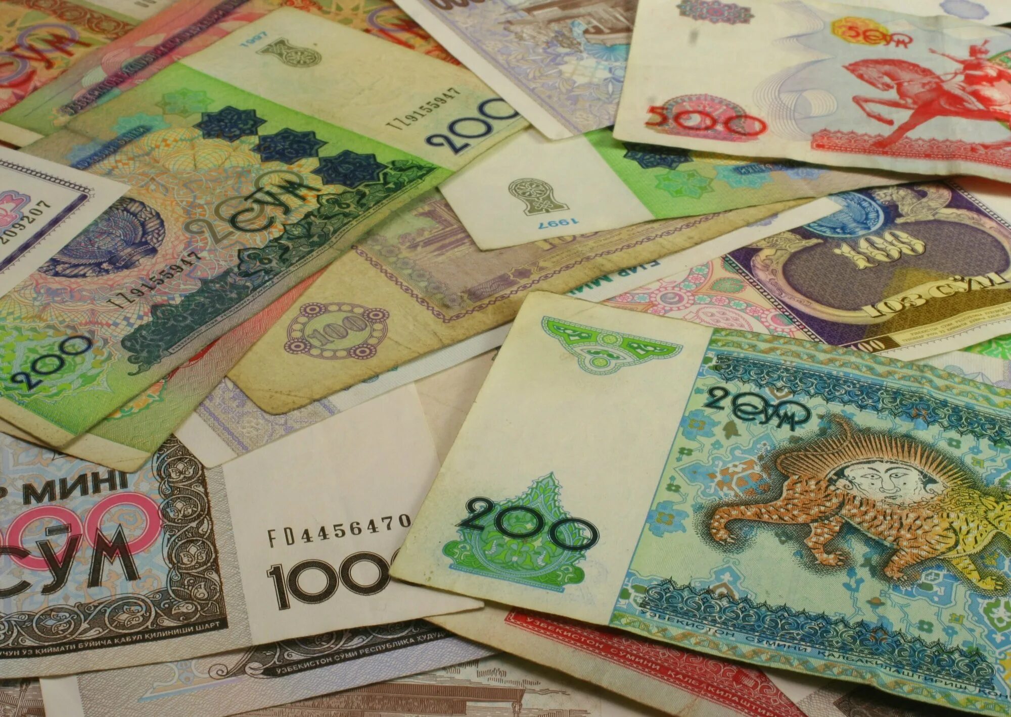Узбекистан валюта сум. Узбекские деньги. Валюта Узбекистана. Узбекский сум. Узбекские купюры.