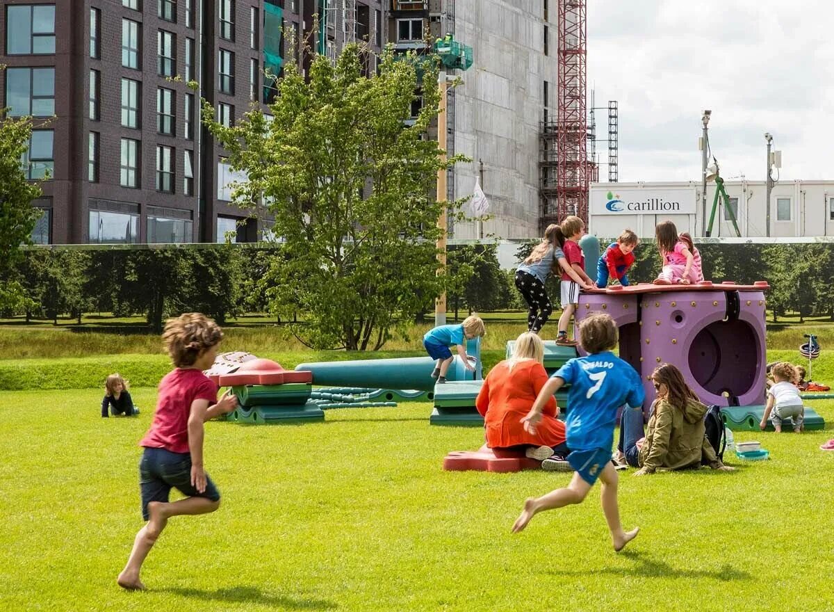 Детские площадки можно ли гулять. Детские площадки. Дети на площадке. Играющие дети на площадке. Современные детские площадки.