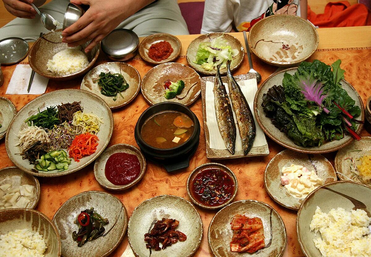 Южный обед. Южная Корея традициянальная еда. Традиционная кухня Южной Кореи. Корейская кухня национальные блюда. Корейская Национальная еда.