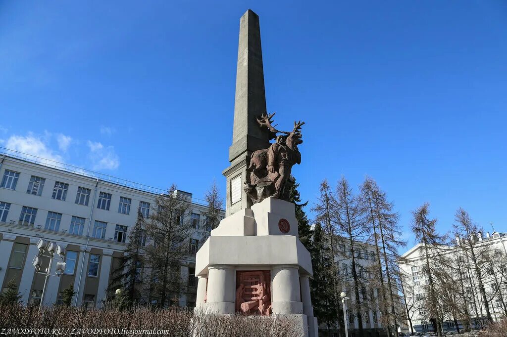 Памятники культуры архангельской области. Обелиск севера Архангельск. Памятник севера в Архангельске. Архангельск Обелиск памятник. Обелиск покорителям севера Архангельск.