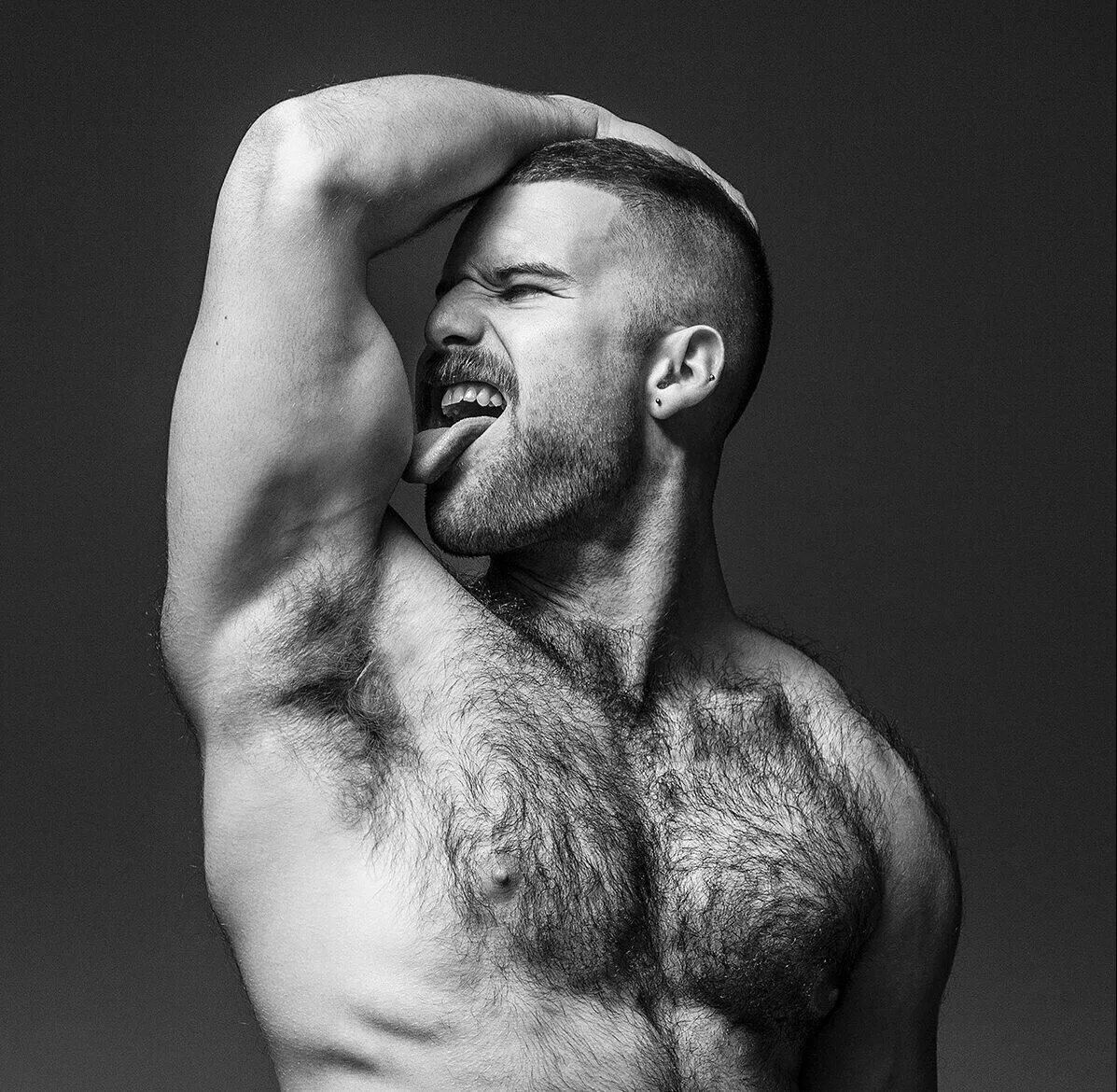 Best hairy. Matt Lister. Брутальный мужчина. Красивые волосатые мужчины. Брутальный мужчина волосатый.