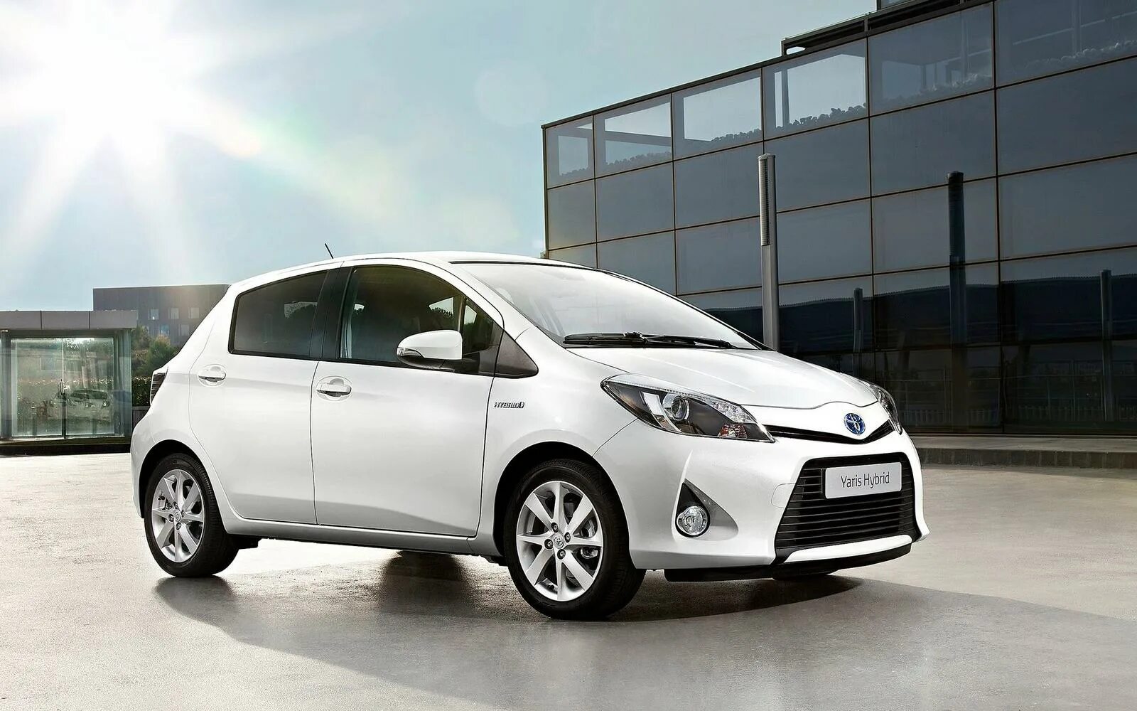 Toyota Yaris 2013 Hybrid. Тойота Ярис 2021. Тойота Ярис гибрид 2021. Toyota Yaris 2019. Yaris hybrid