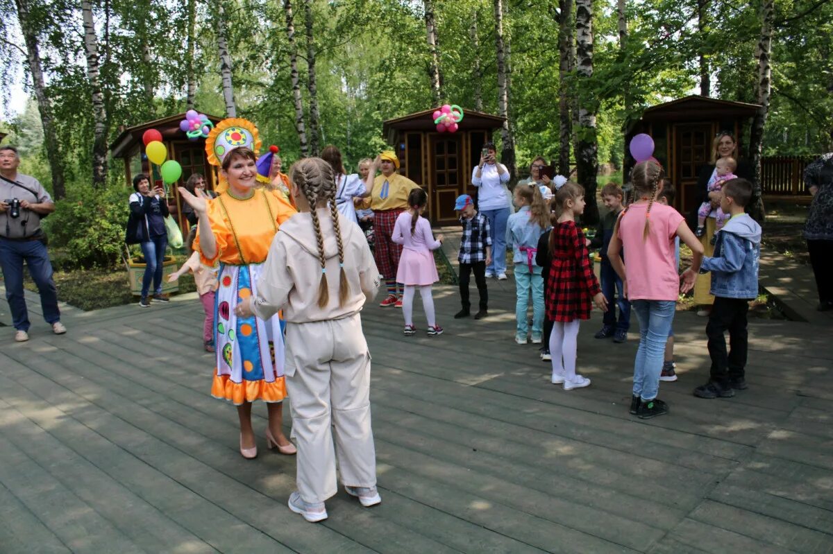 День защиты детей в Нижнем Новгороде. Фото мероприятий на автозаводе для детей. Детский дом в Нижнем Новгороде Автозаводский район. Благотворительные мероприятия для ветеранов. 1 июня новосибирск