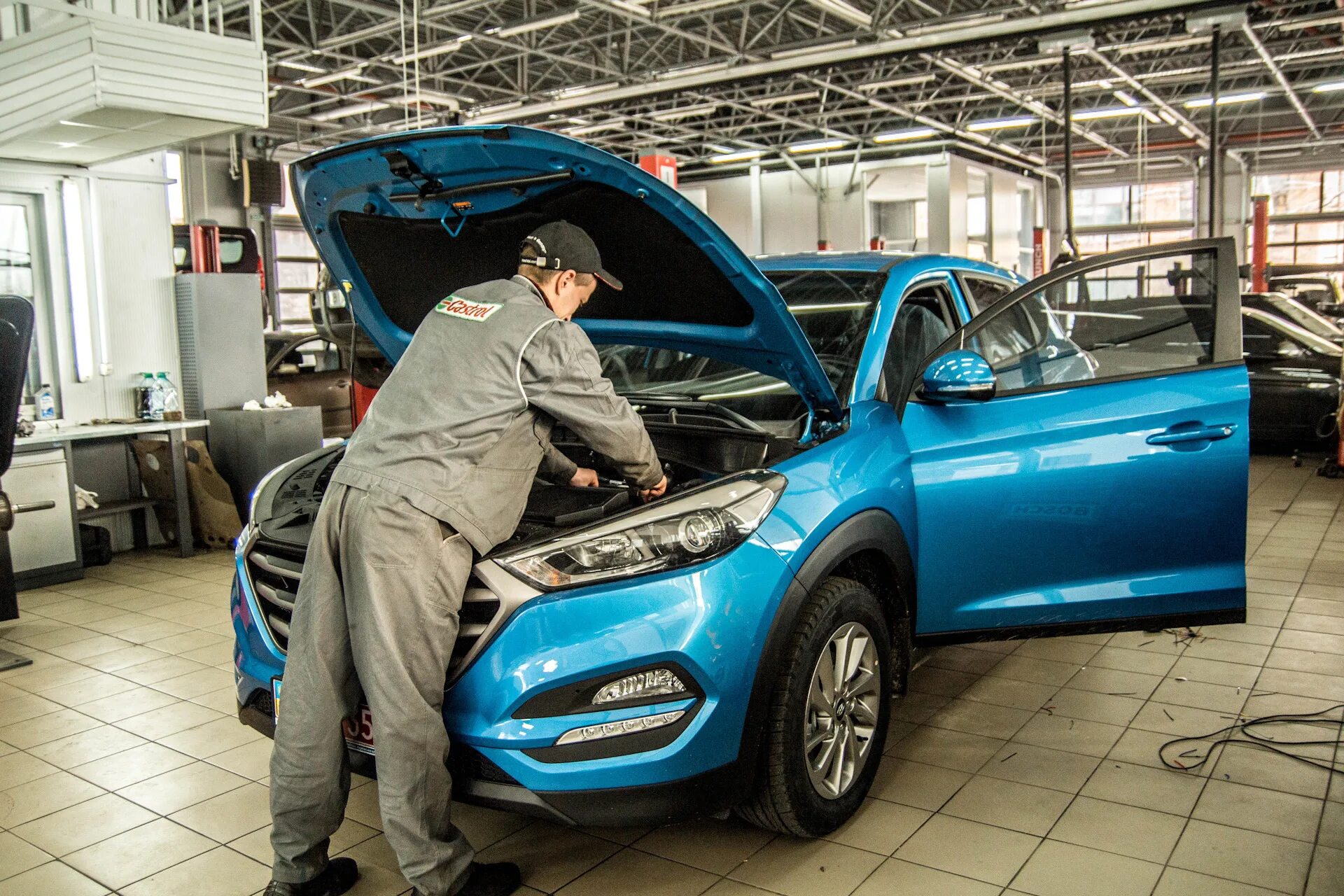 Цены на техобслуживание автомобилей хендай. Автосервис Hyundai. Автосервис Хендай. Техобслуживание Хендай. Техническое обслуживание автомобиля.