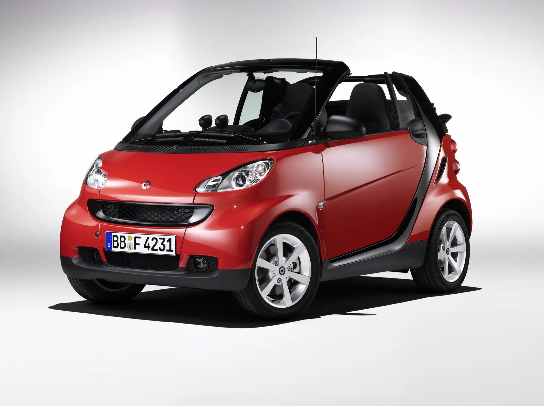 Дешевые двухместные. Smart Fortwo 2007. Smart Fortwo II 2007. Smart Fortwo Cabrio 2010-2012. Smart Fortwo 2003 Cabrio.