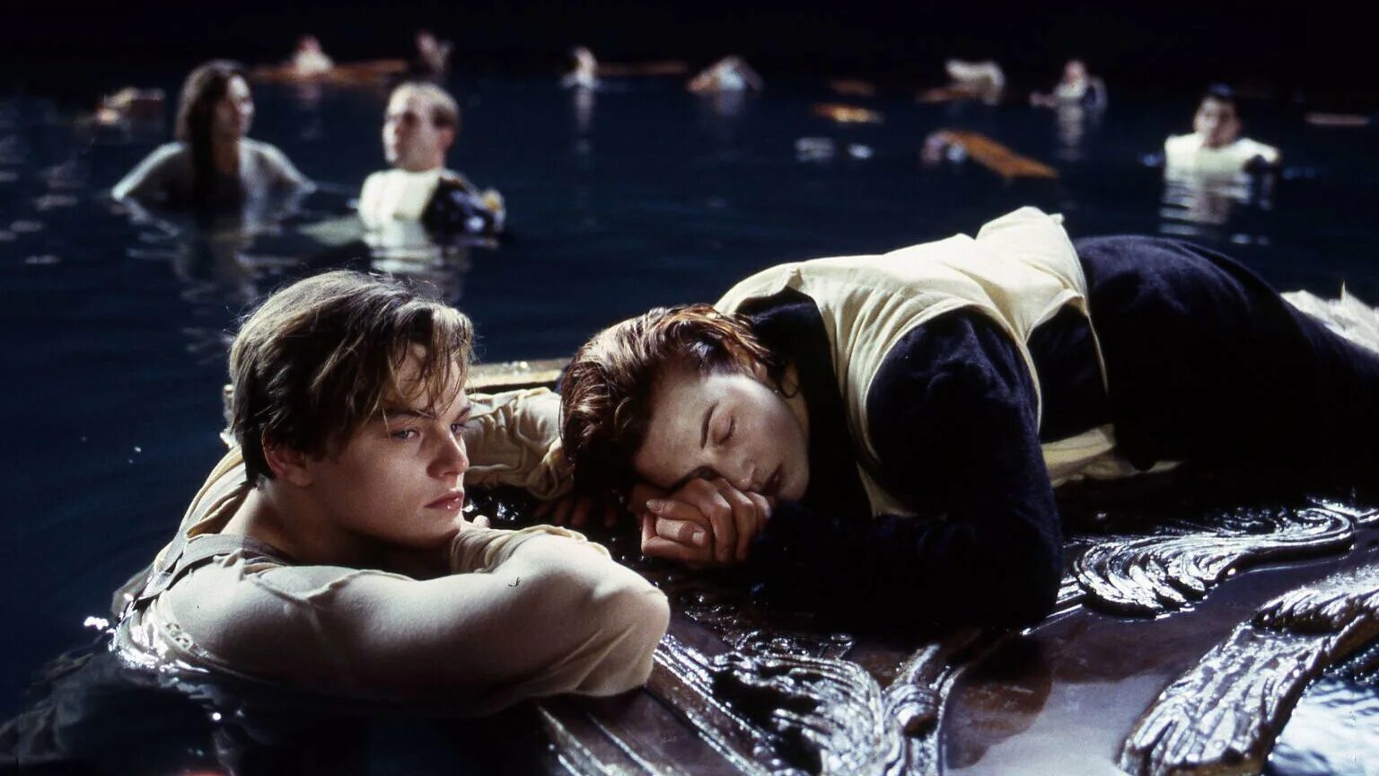 Говорила что утонешь. ДИКАПРИО О Титанике с Кейт Уинслет. Ди Каприо Титаник. Титаник ди Каприо 1998. Ди Каприо и Уинслет Титаник.