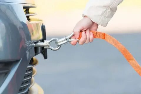Как правильно буксировать автомобиль на тросу