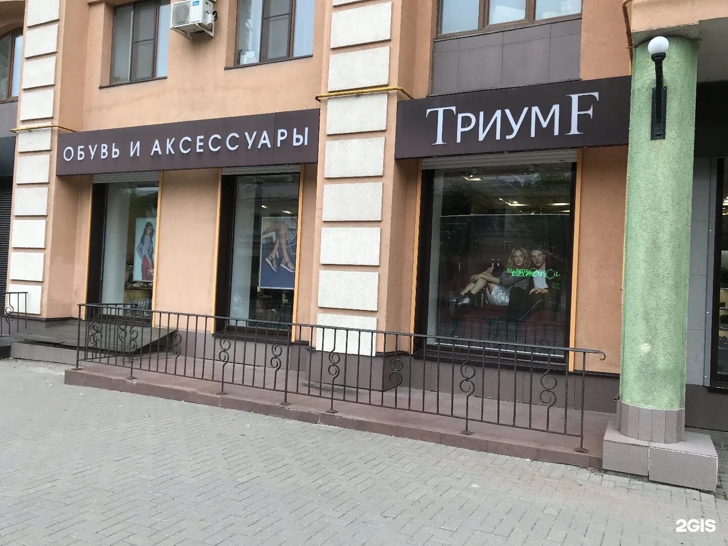 Ул максима горького 84 орел. 100. Горького 100 якутск. Горького 100 уссурийск. Ул горького 100.