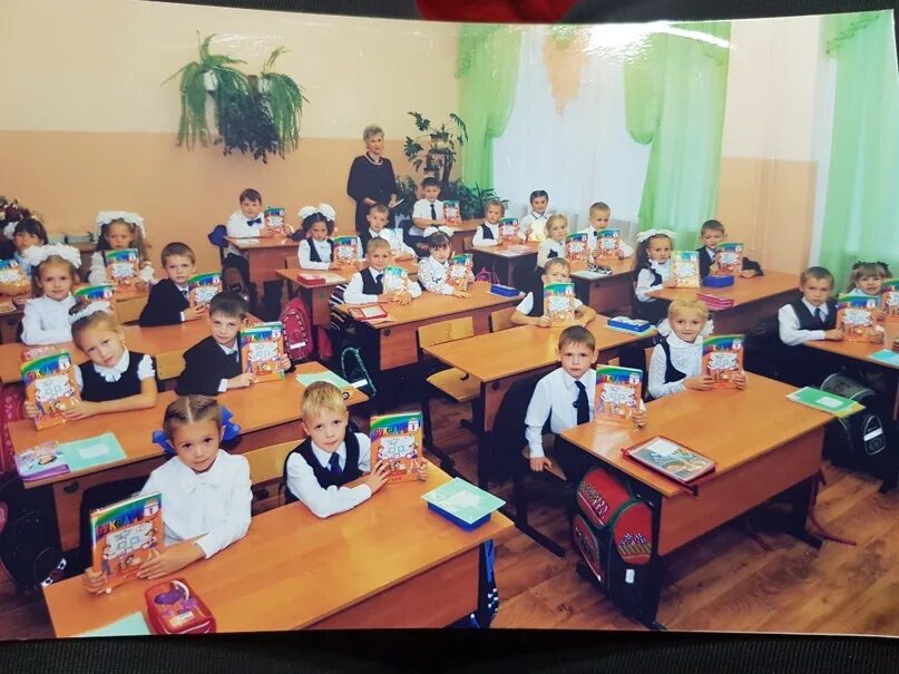 В каком городе 5 школа. Школа 1 класс. школа 7 класс. школа номер 1 3 б класс. школа 5 класс.