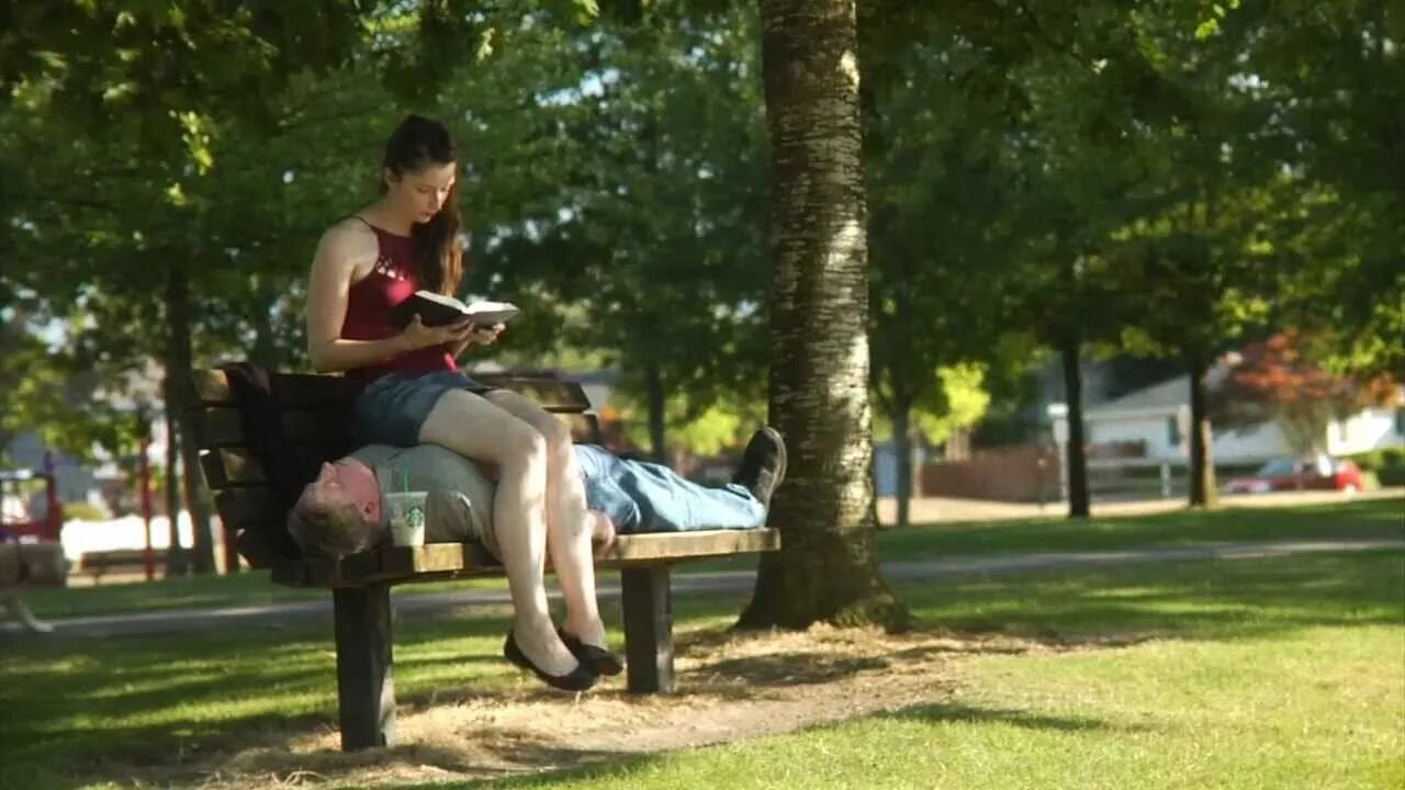 Девушка в компьютерном клубе. Backed video. Uno the activist рэпер. Backed video. Звиад арабули.