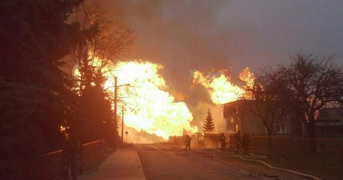 Vzrriv. Пожар на заводе по производству взрывчатых веществ. Пожар в польше сегодня. Explosion poland. Explosion poland.
