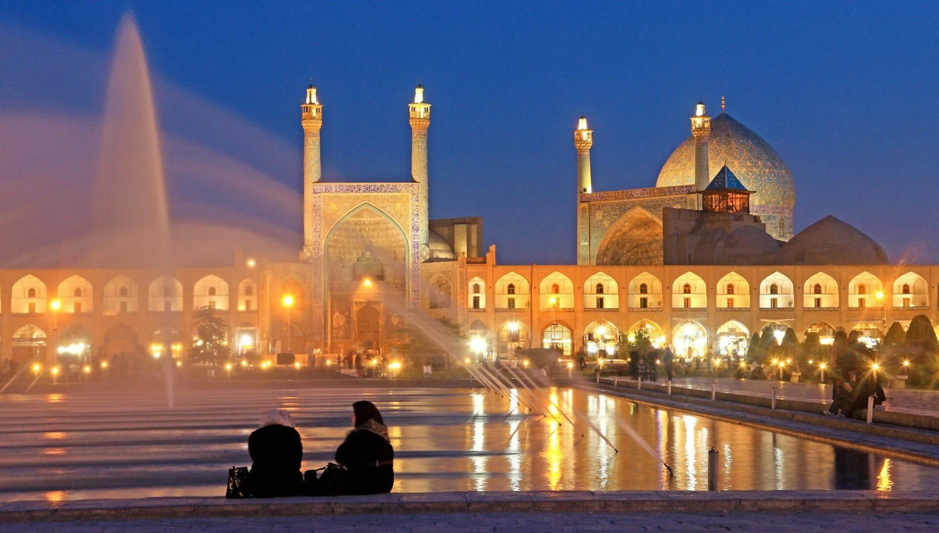 Будет ли ответ ирана. Исфахан Иран. Мечеть имама Хомейни Тегеран. Центральная площадь Исфахан. Ночной Исфахан мечеть.