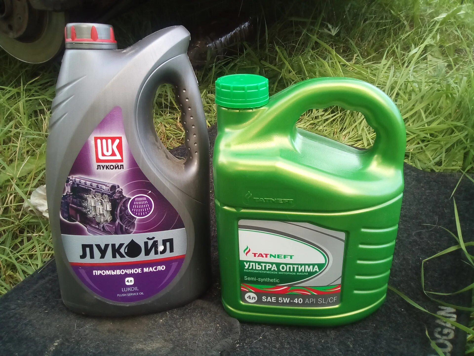 Масло лукойл в логана. Масло татнефть. реклама масла татнефть. масло татнефть и логан. масло татнефть для бензопилы.