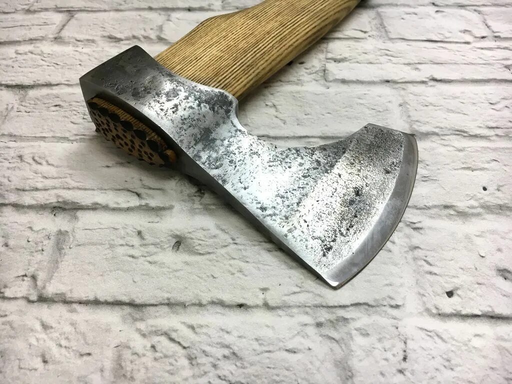 Кованный топор средний, хвг+у8. Кованые топорики. Кованые топорики. Кованый топор кулачный. Красивые кованые топоры.