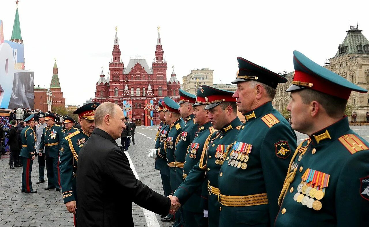 Офицеры на красной площади. Офицеры на параде. Парадная форма Российской армии. Военная форма для парада.