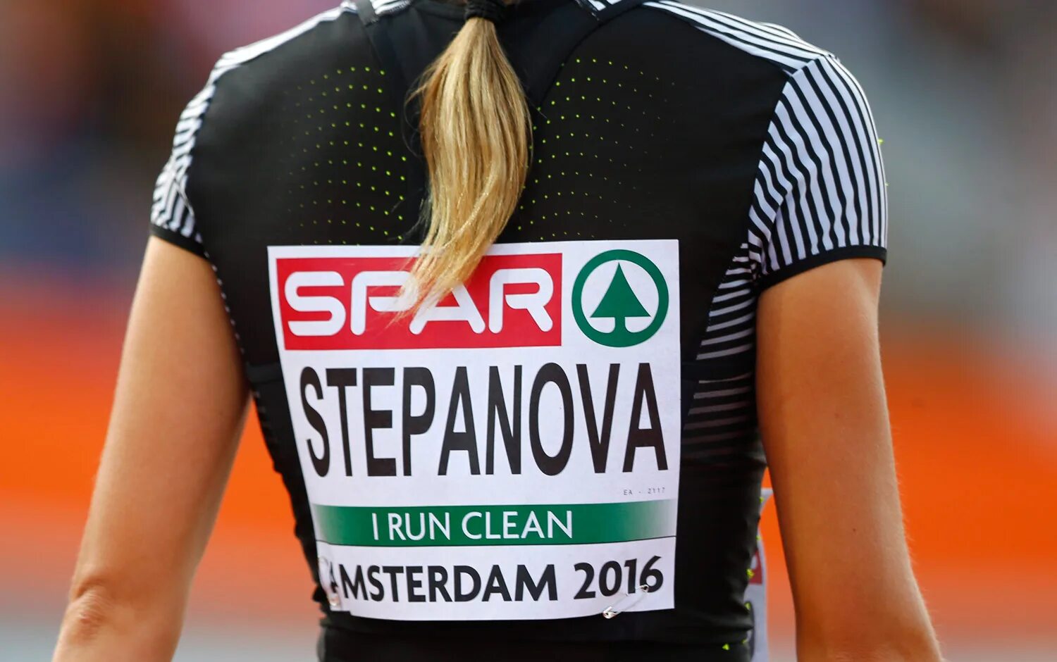 Clean running. Футболка антидопинг. irun clean. дизайн футболки антидопинг.