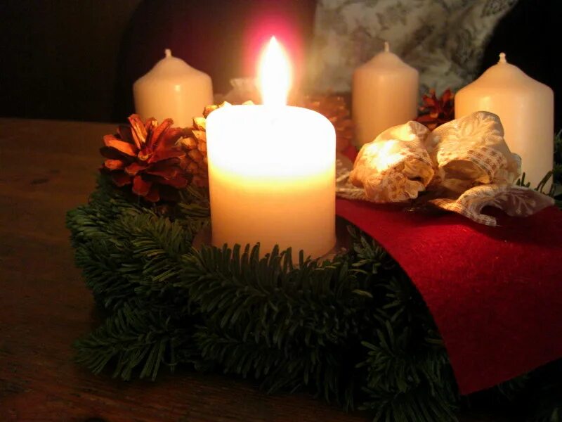 Вторая свеча адвента значение. Адвент протестанты. advent wreath, first advent sunday. первый адвент в германии. счастливого адвента.
