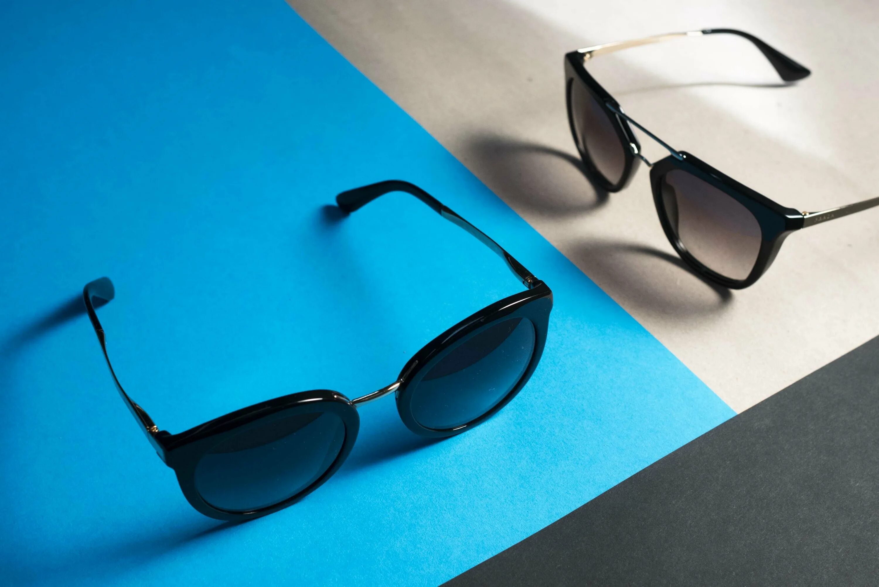 Очки фон. Очки для зрения баннер. Солнечные очки. Фон с очками. Очки для зрения.