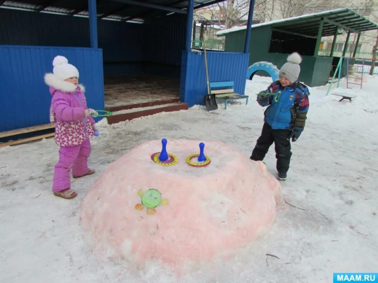 Снежные постройки в детском саду на участке. Постройки из снега в детском саду. Постройки из снега в детском саду на участке. Постройки из снега для детей.