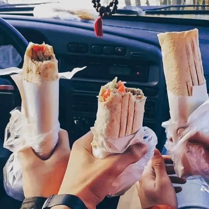 Шахерезада шаверма спб. Как будто она шаурма. Шаурма для богатых. Как будто она шаурма. Креативная шаурма.