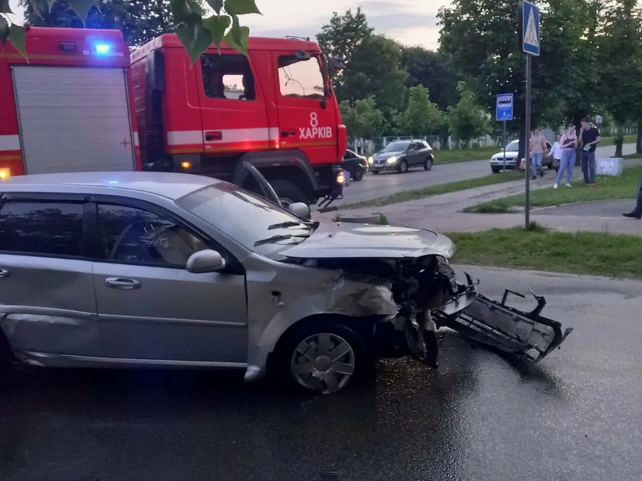 Новости происшествия харьков. Разлитое топливо на улице. Новости происшествия харьков. Дтп в харькове 18 октября 2017 года. Дтп в харькове 18 октября 2017 года.