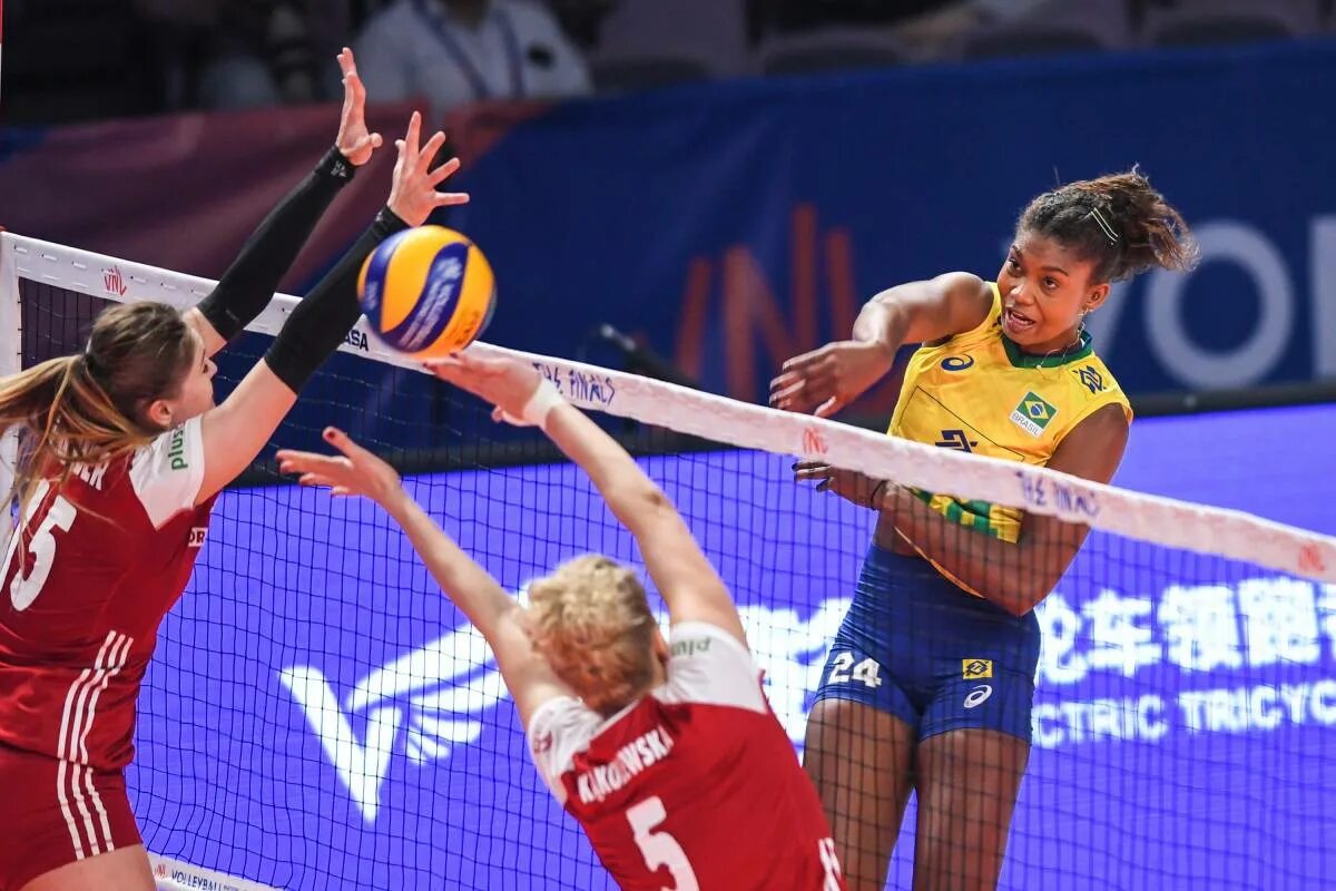 Волейбол лига прогноз. Lorenne Teixeira Volleyball. Бразилия (ж) Канада (ж) прогноз.