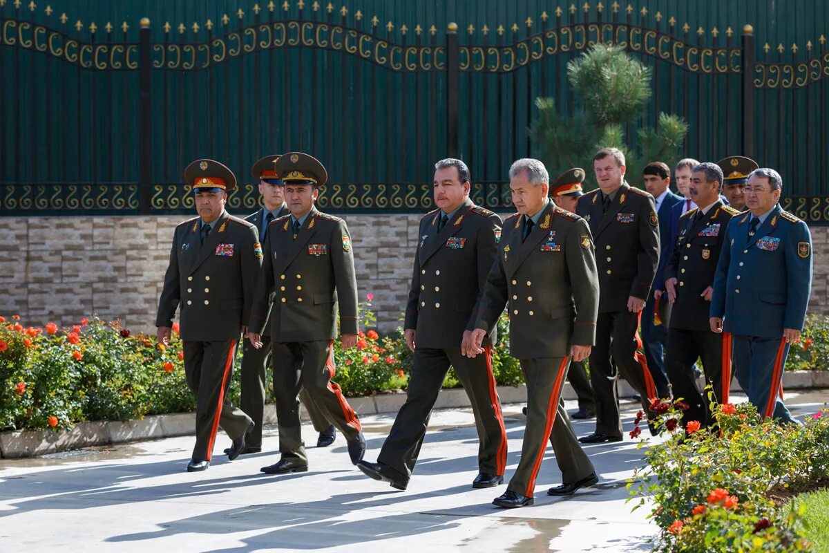 Военная служба. Военный бюджет сша и россии. Синтетическая война. Военные силы. Выпуск офицеров вумо 2021.