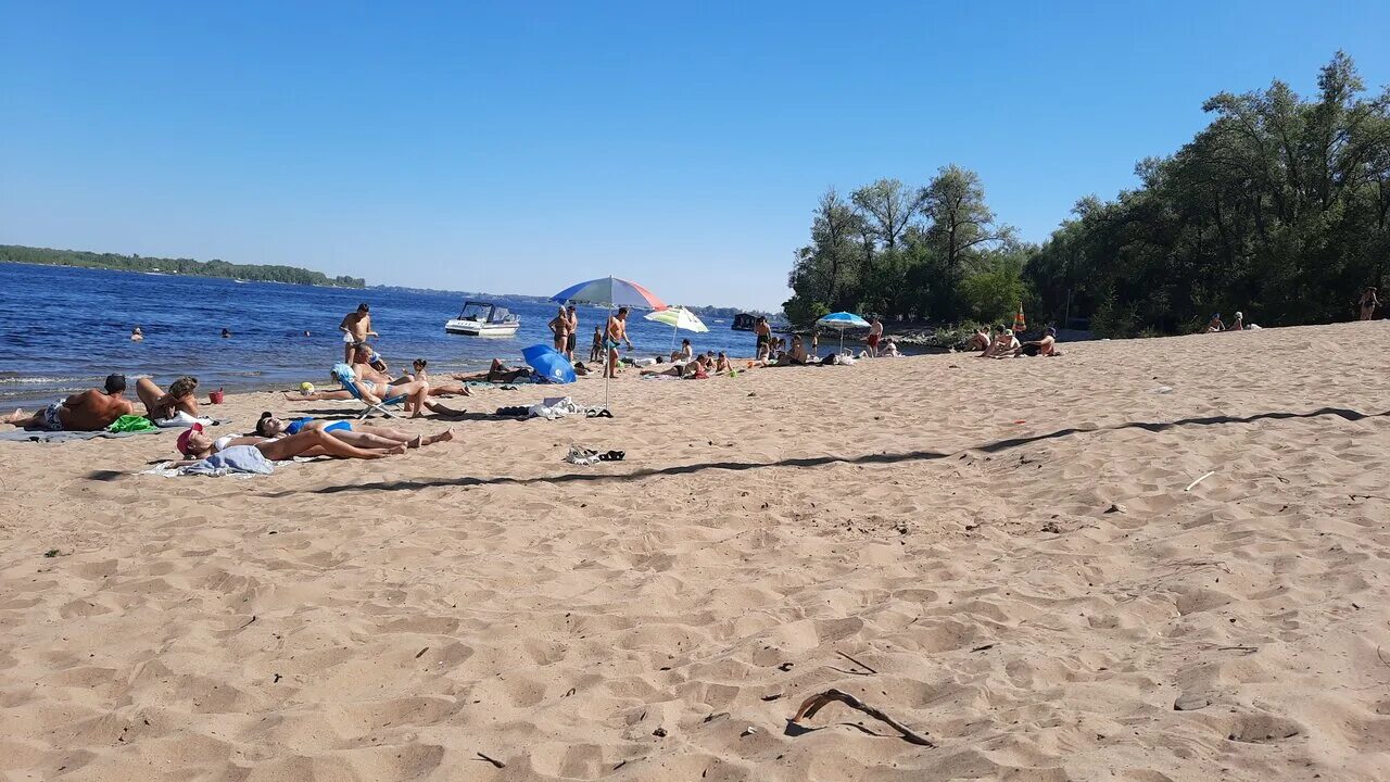 Пляж санатория можайский. Пляж на 5 просеке самара. Самара набережная пляж. Можайский пляж самара. Оборудованный пляж.